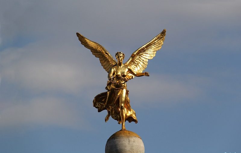 gold-statue-fluegel-befluegeln-goldpreis